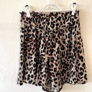 Top Win Leopard Print Small Short